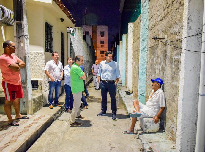 Prefeito Rui Palmeira vistoria ações da Sima no bairro da Jatiúca