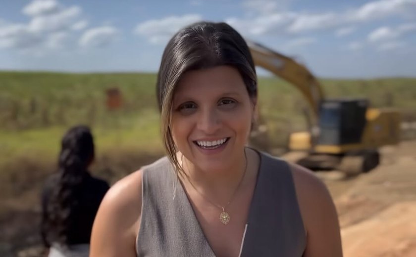 Prefeita Marcela Gomes visita obra de construção de rodovia entre Novo Lino e o povoado Belo Horizonte