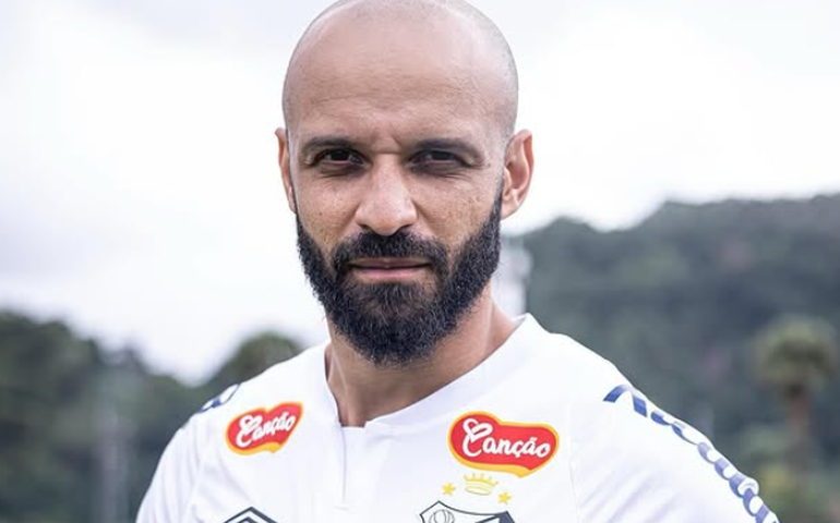 Santos oficializa a contratação de Thaciano, um dos queridinhos de Pedro Caixinha nos treinos