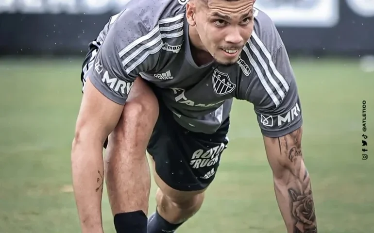 Paulinho revela lesão e passará por cirurgia no Atlético-MG; Vargas indica saída