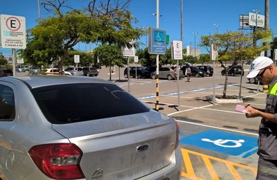 Saiba como adquirir a credencial de estacionamento para vagas especiais