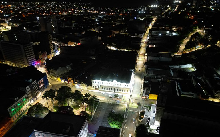 Ruas do Centro de Maceió têm iluminação pública modernizada com tecnologia LED