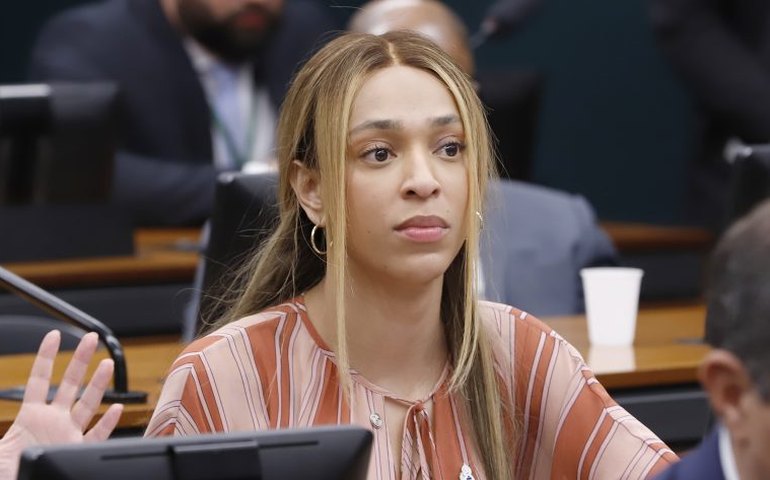 Comissão aprova projeto prevendo divulgação maior do direito de reconstrução mamária pelo SUS