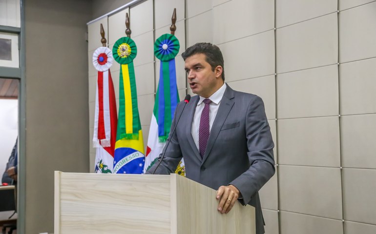 “Que não seja mais um bebê reborn do João Caldas”, cobra Rui Palmeira sobre o novo secretário de Educação de Maceió