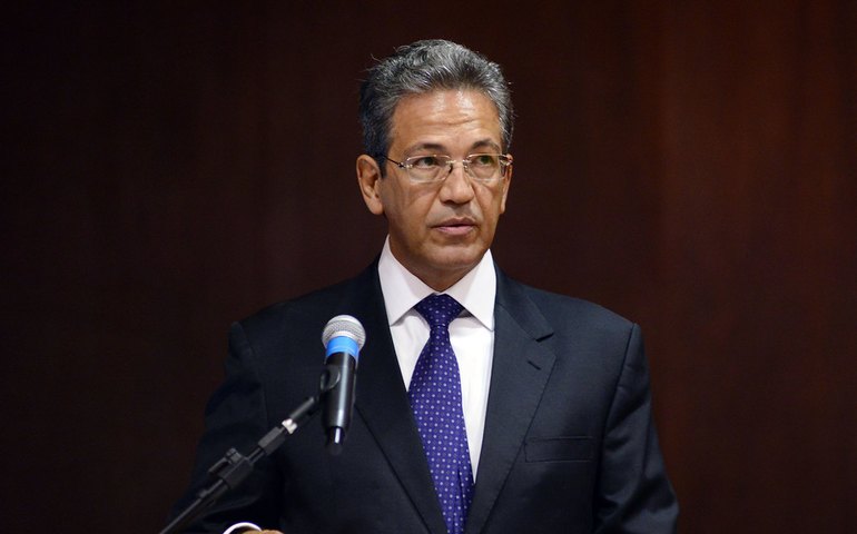 Ministro do STJ afasta por seis meses governador do Tocantins Mauro Carlesse