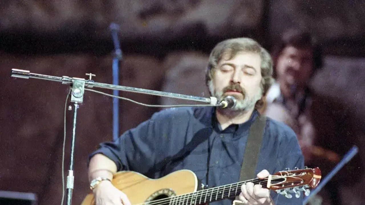 De 'Locomotiva' a 'Avvelenata', música de Guccini é manifesto de política e memória