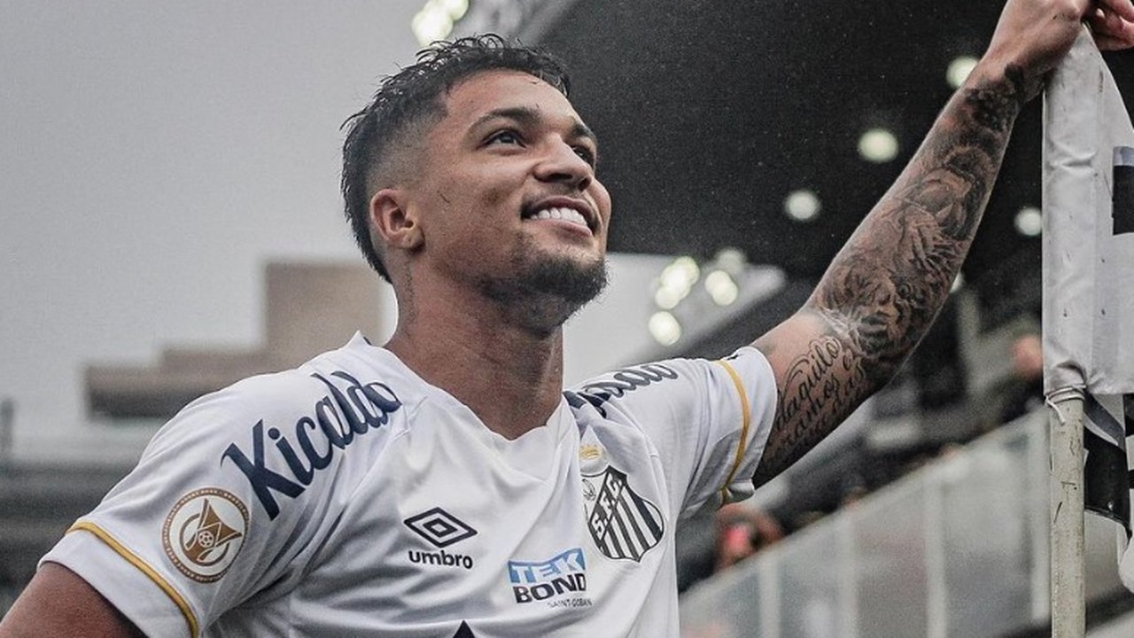 Marcos Leonardo tenta marcar 1º gol no Palmeiras para entrar no top 50 de artilheiros do Santos
