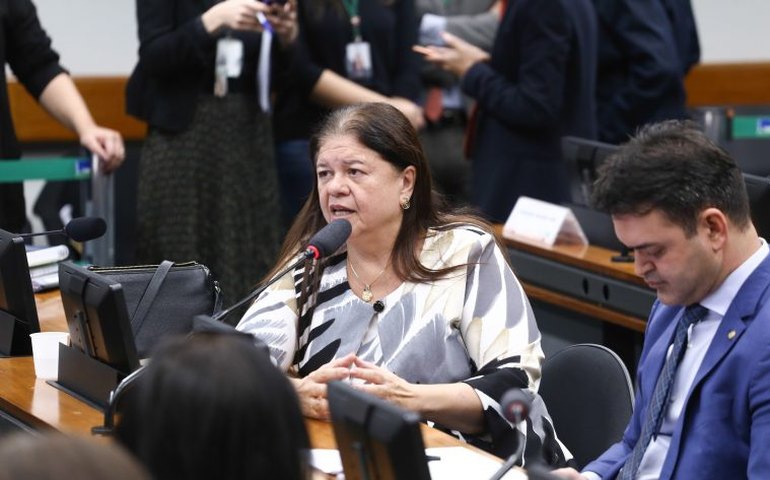 Comissão aprova responsabilidade de redes sociais sobre conteúdo ofensivo a crianças e adolescentes