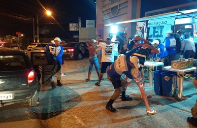 Lei Seca prende, recolhe CNHs e flagra 33 inabilitados numa única operação