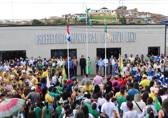 Em dia bastante festivo, prefeita Marcela Gomes resgata o 7 de setembro em Novo Lino