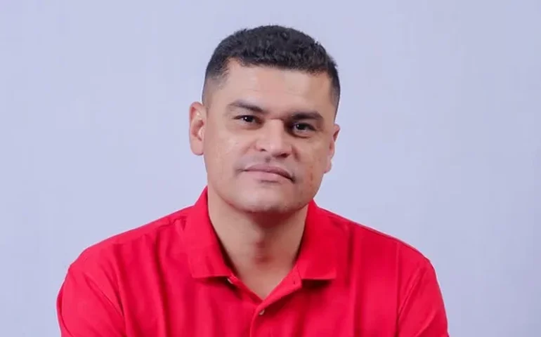 PF encontra arma ilegal na casa de prefeito investigado por desvios na saúde