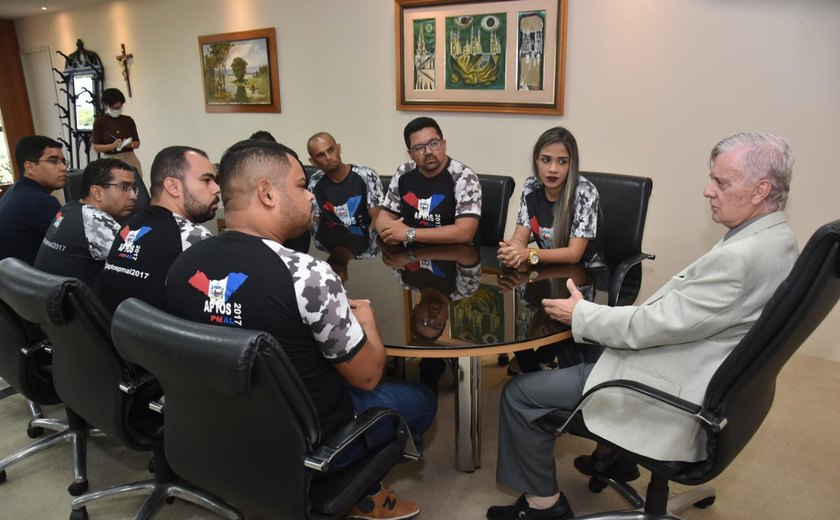 Candidatos aprovados no concurso da PMAL de 2017 são recebidos por Klever Loureiro