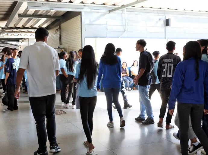 Pé-de-Meia: alunos nascidos em novembro e dezembro recebem 1ª parcela