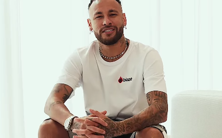 Santos oficializa contratação de Neymar: 'O príncipe está de volta'