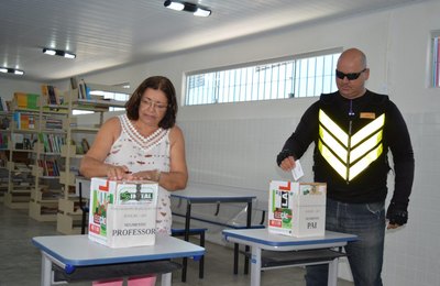 Comunidade escolar participa de eleição para diretores escolares