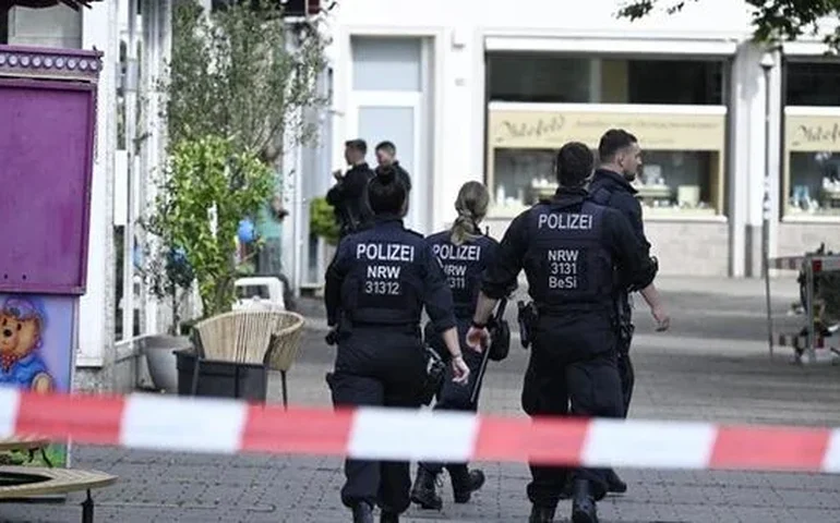 Polícia mantém buscas por agressor que matou três pessoas em festival na Alemanha