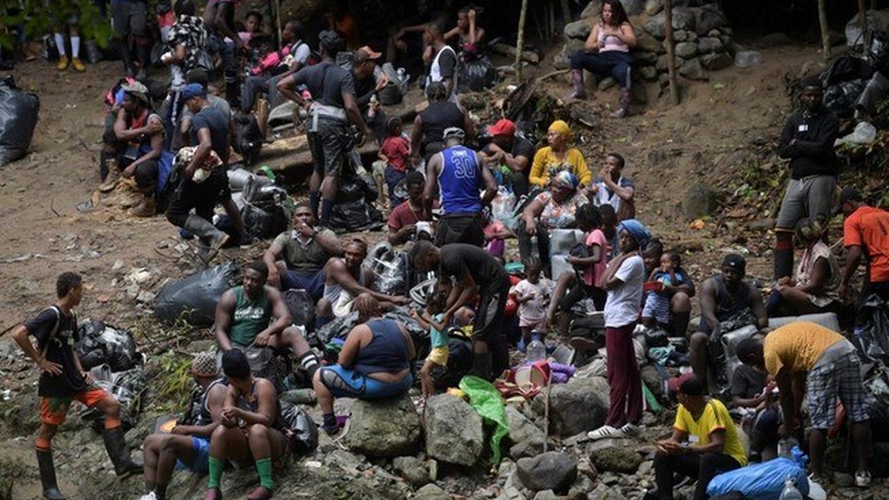 Quase 250 mil migrantes cruzaram a selva de Darién este ano rumo aos EUA