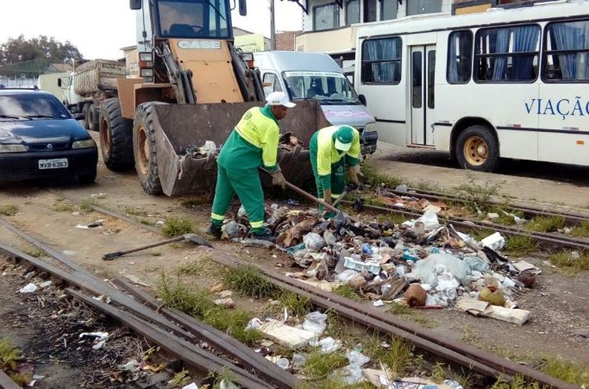 Toneladas de entulhos são retiradas diariamente das ruas de Arapiraca