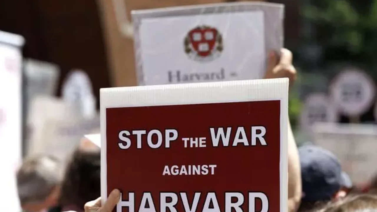 Trump exige que Harvard pague 1 bilhão de dólares de indenização