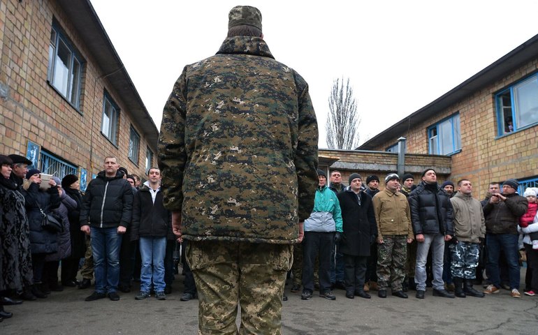 UE deve 'ter uma posição clara' sobre mobilização forçada na Ucrânia, diz chanceler da Hungria