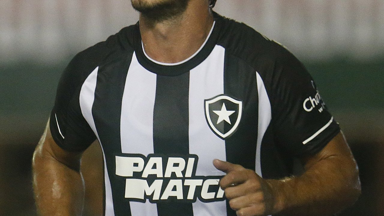 Preterido pelo Botafogo, Gabriel Pires não tem espaço e pode rescindir com o Benfica