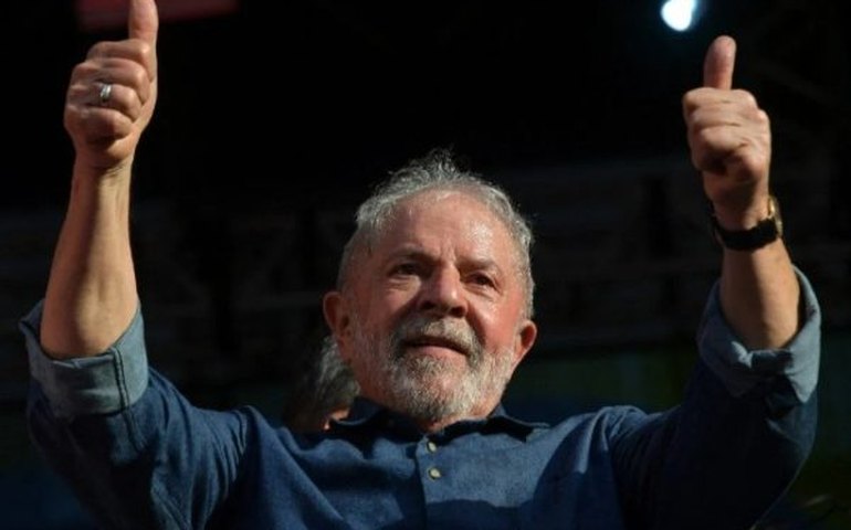 Lula: Precisamos recuperar a Petrobras, não podemos deixar privatizar Eletrobras