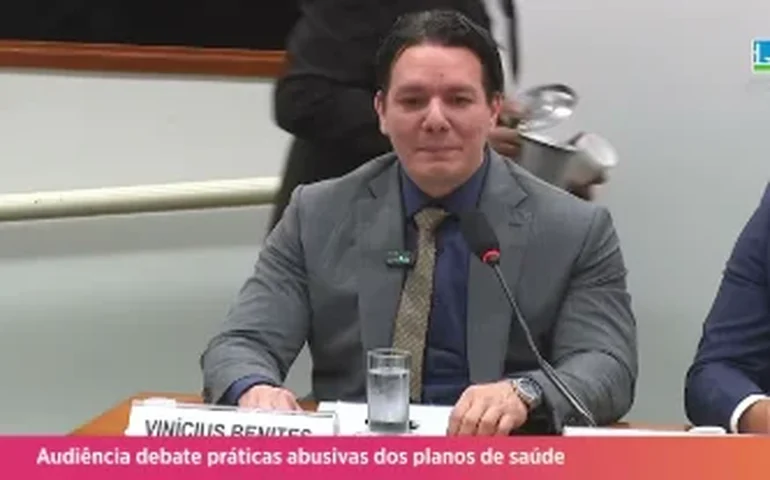 Deputada critica práticas abusivas de planos de saúde; assista