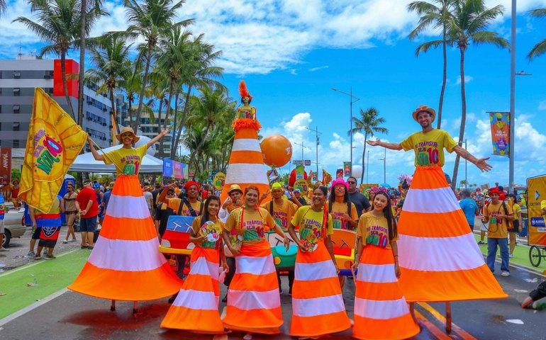 Bloco do Detran Alagoas conscientiza foliões nas prévias de Maceió