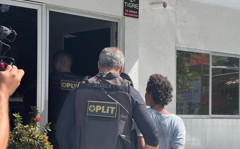 Oplit prende casal suspeito de arrombar joalheria na Ponta Verde