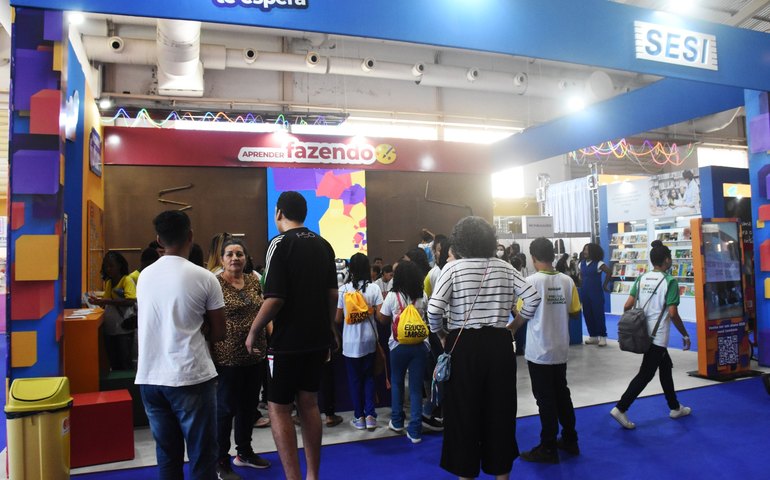 Estande do Sesi traz o futuro à Bienal do Livro de Alagoas