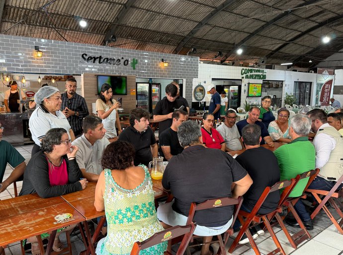 Em reunião, vereadores pedem esclarecimentos sobre reforma do Mercado de Jaraguá