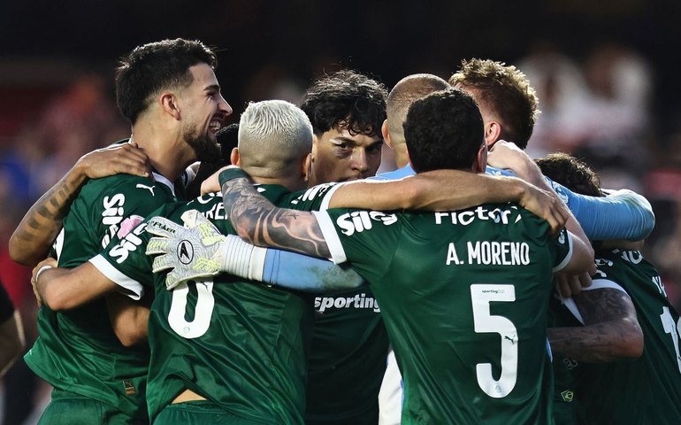 Virada e derrota rubro-negra levam Palmeiras à ponta do Brasileirão