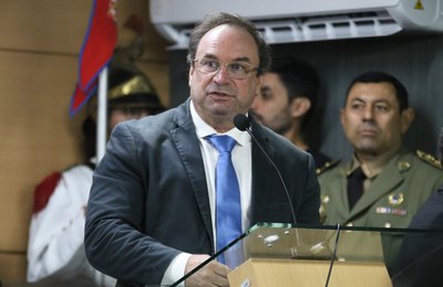 Prefeito Luciano Barbosa agradece homenagem prestada pela Assembleia Legislativa