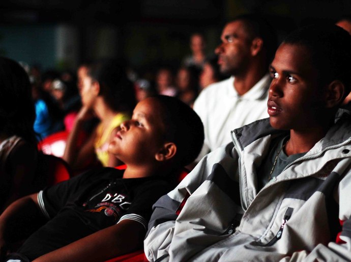 Tem pipoca e cinema de graça em Colônia Leopoldina e Paulo Jacinto