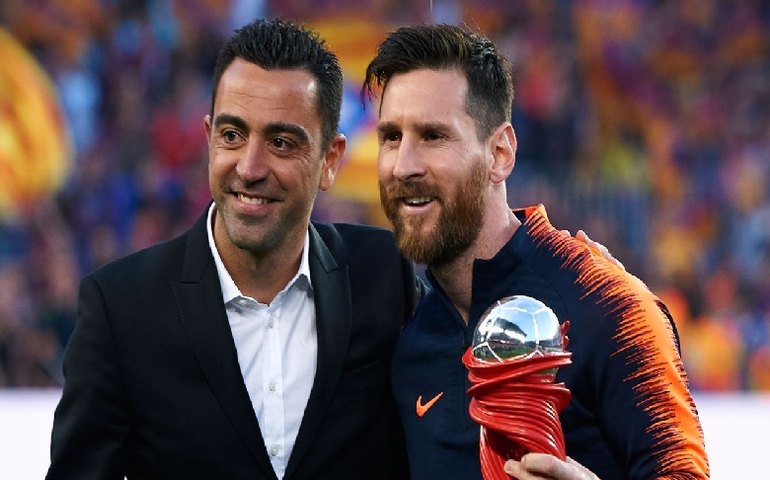 Xavi revela contatos com Messi e faz lobby por volta ao Barcelona: ‘Depende dele’