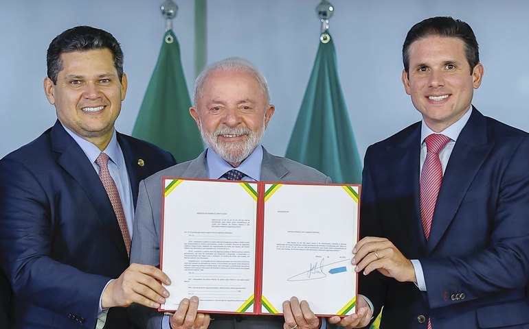 Lula entrega PEC da Segurança Pública para tramitação no Congresso