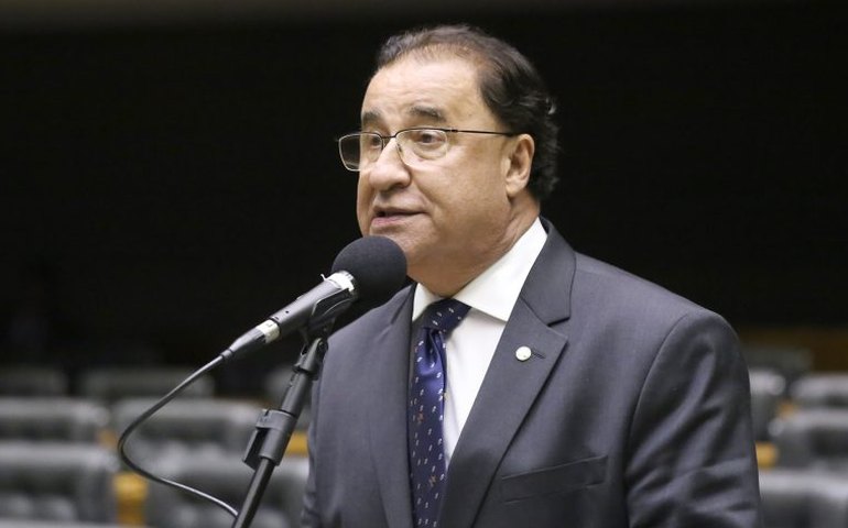 Projeto proíbe 'overbooking' e cria indenização extra além do reembolso da passagem