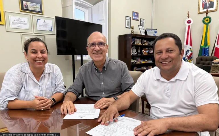 Prefeito Ronaldo Lopes assina ordem de serviço do Centro Esportivo Comunitário e autoriza licitação do novo CAPS e da 21ª UBS de Penedo