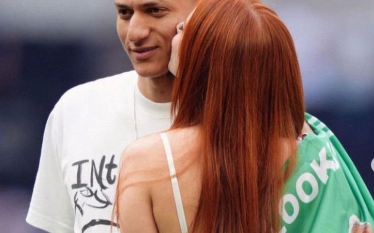 Saiba quem é Amanda Araújo, influenciadora digital e namorada de Richarlison, da Seleção