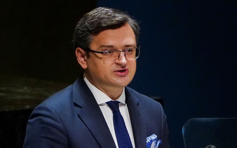 Ucrânia: Kuleba diz que não se envolverá em conversas por paz sem retirada russa