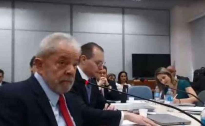 Em audiência, Lula diz que não sabe do que é acusado e volta a falar em farsa