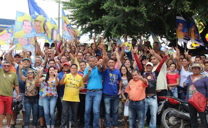Arapiraca: Tarcizo Freire realizou grande caminhada no bairro Primavera