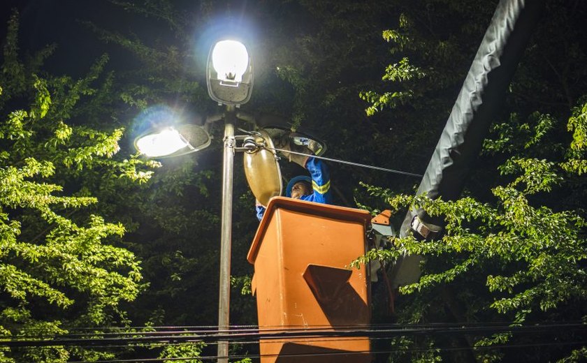 Sima restaura iluminação da orla marítima e estacionamento de Jaraguá