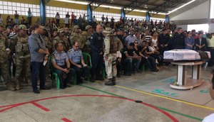 policiais se despedem do capitão oliveira