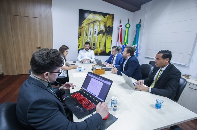 Câmara confirma convocação de novos servidores em reunião com promotora do MPE