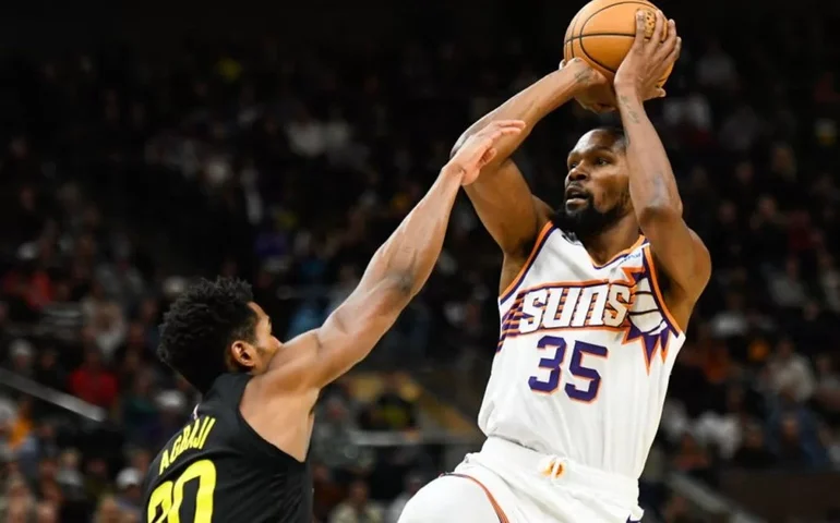 Durant leva os Suns à vitória em seu retorno ao Brooklyn; Bucks perdem segunda seguida