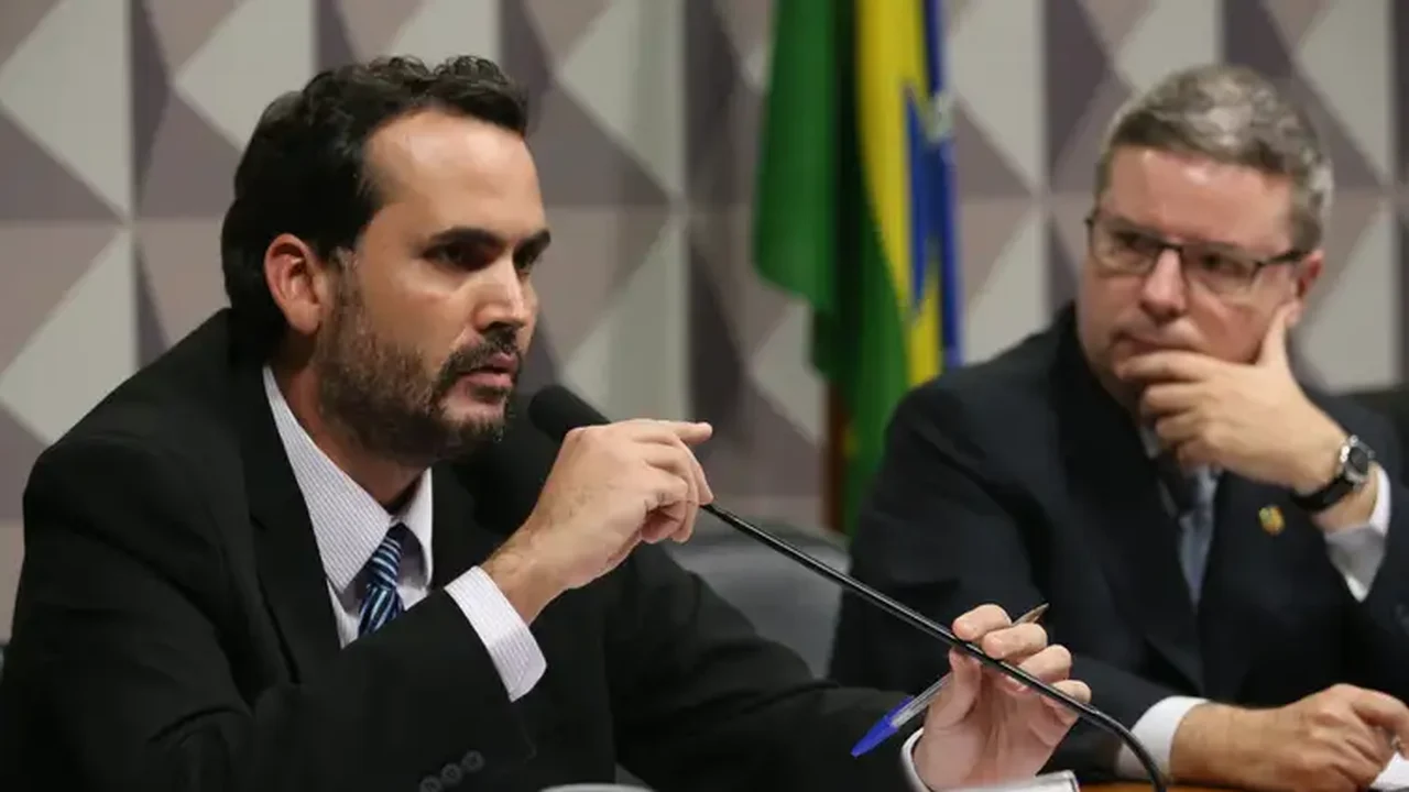 Não há possibilidade de retomar leilão de petróleo por agora, aponta Moretti