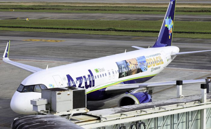 Voo da Azul faz pouso de emergência no Recife após piloto passar mal Voo da Azul faz pouso de emergência no Recife após piloto passar mal