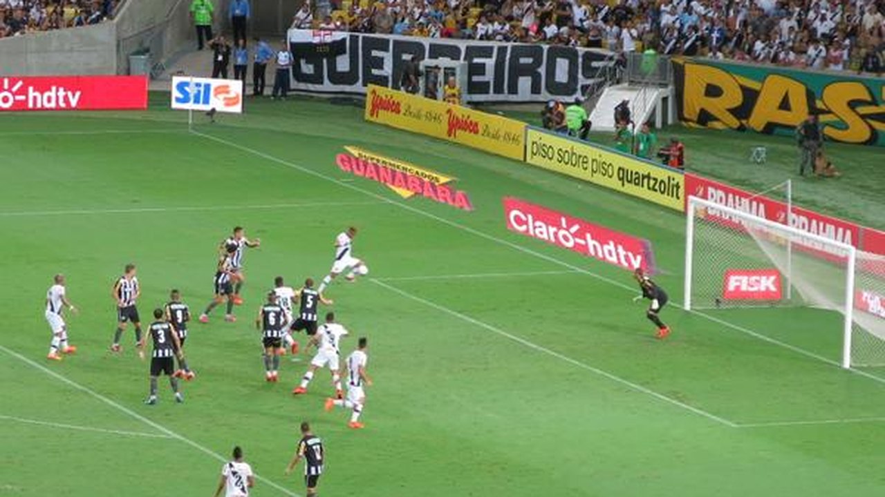 Vasco vence Botafogo e garante vantagem na final