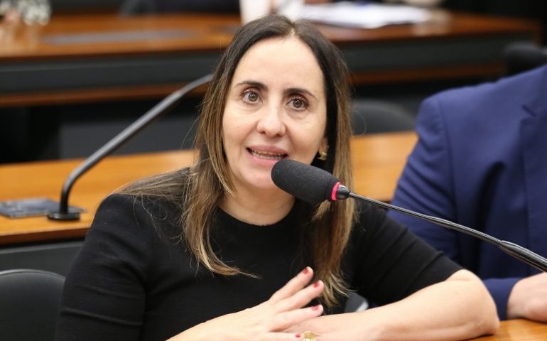 Comissão aprova programa que visa mostrar a alunos a aplicação do conhecimento nas diferentes profissões